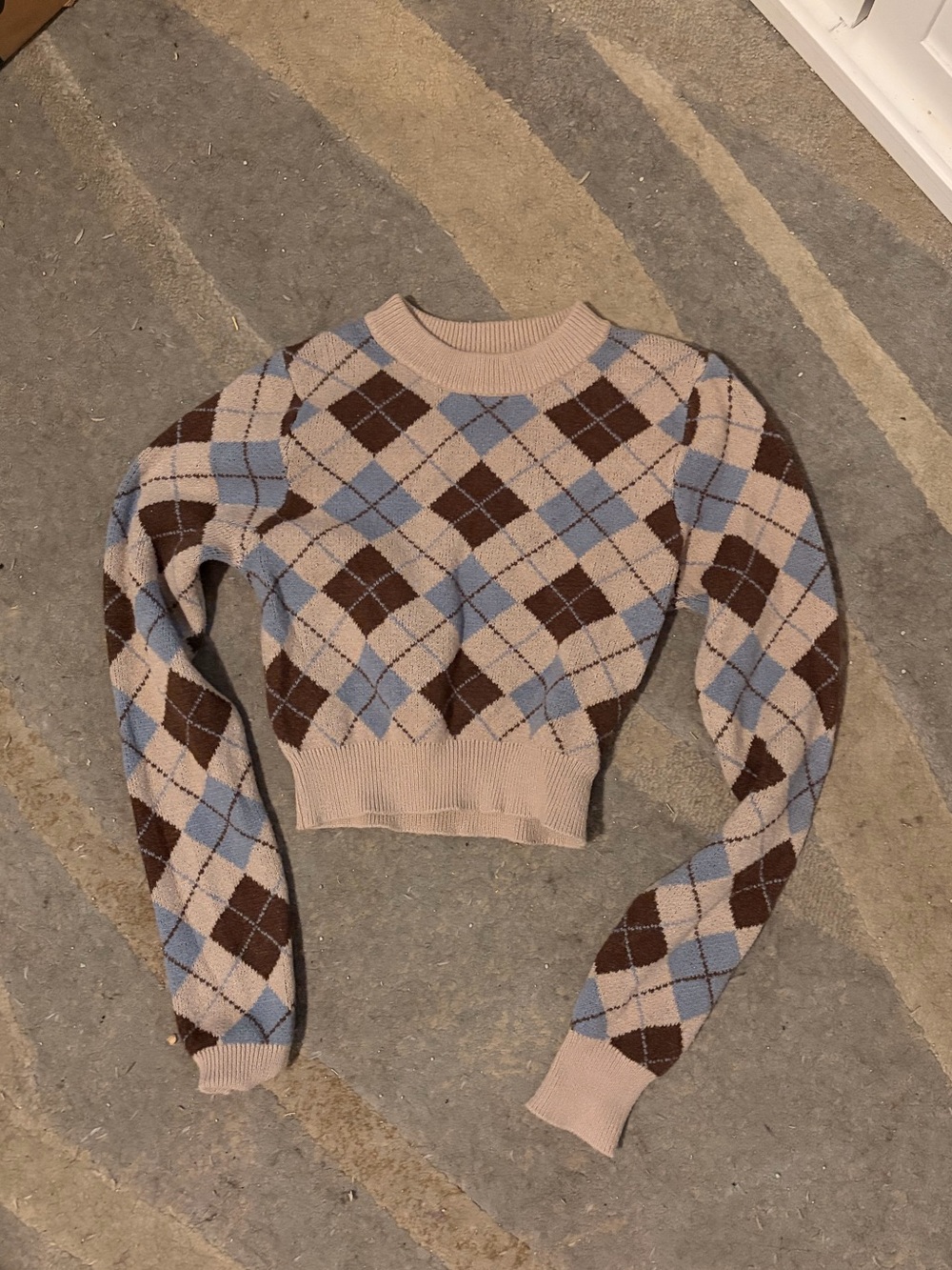 Active USA Beige & Brown Argyle Cropped Knit Sweater